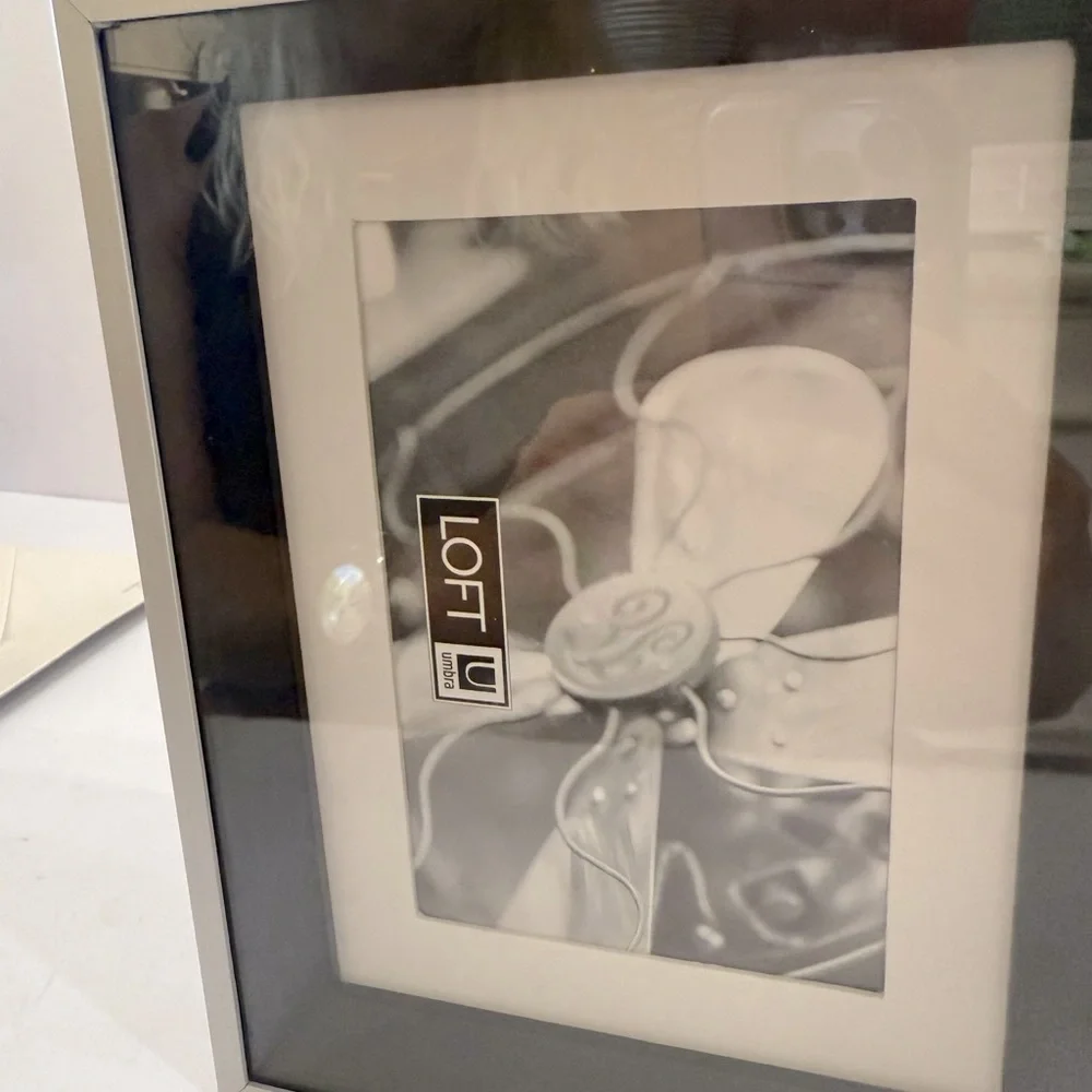 New. Shadow box picture frame for 4X6 blk/ brushed nickel